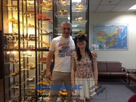 2014-07-11 Russia Client Visited Our Office for SANY Rotary Drilling Rigs_1