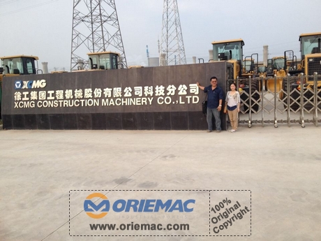 Indonesia Client Visited XCMG Factory And Inspected LW220 Wheel Loader_2