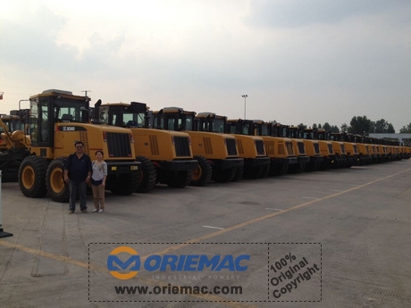 Indonesia Client Visited XCMG Factory And Inspected LW220 Wheel Loader_3