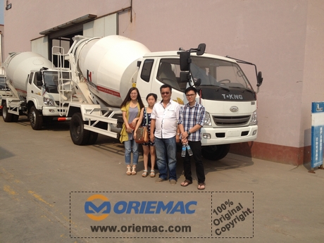 Indonesia Clients Visited Factories For Concrete Mixer Truck and Wheel Excavator 4