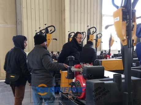 Saudi Arab Clients Visit XCMG Factory For Road Roller and Truck Mounted Crane_3