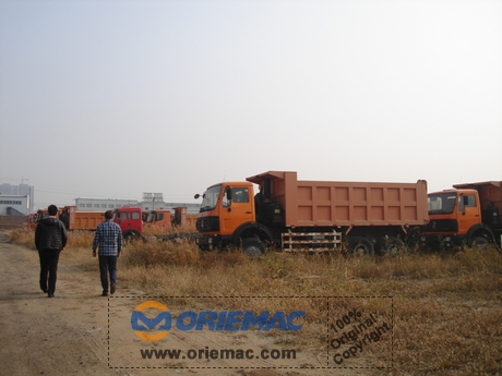 2014-10-08 Algeria Client Visited Beiben Factory to Inspect Mining Dump Trucks and Mixer Truck_2