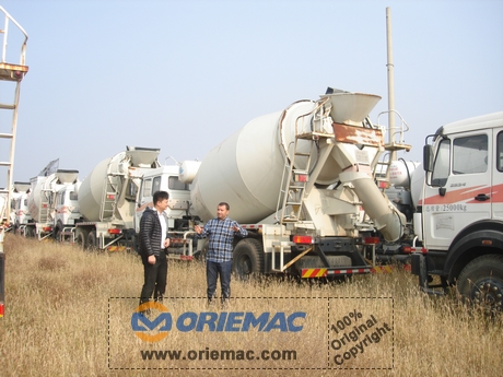 2014-10-08 Algeria Client Visited Beiben Factory to Inspect Mining Dump Trucks and Mixer Truck_3