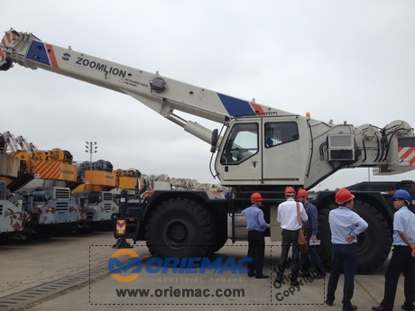 Turkmenistan Clients Visited ZOOMLION Factory For Rough Terrain Crane_2