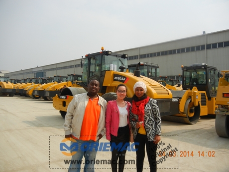 Ethiopian Clients Visited XCMG Factory for Motor Grader and Road Roller_1