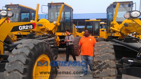 Ethiopian Clients Visited XCMG Factory for Motor Grader and Road Roller_4