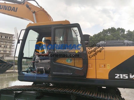 Algeria Client Visited XCMG Factory_4