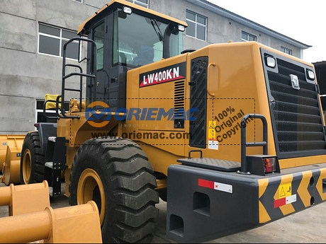 Bangladesh 1 XCMG Wheel Loader LW400KN_2