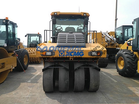 Algeria 2 XCMG Pneumatic Roller XP263_2