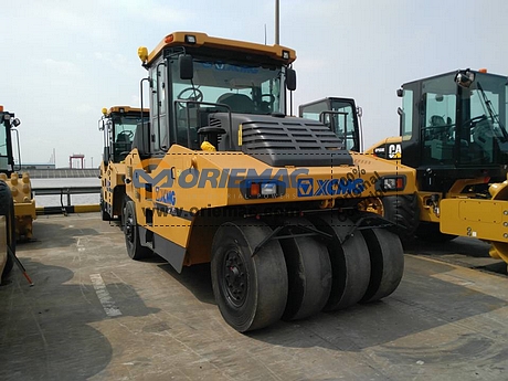 Algeria 2 XCMG Pneumatic Roller XP263_3