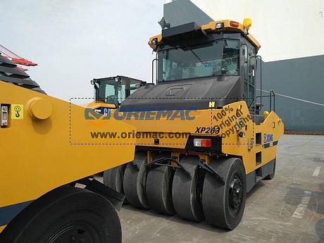 Algeria 2 XCMG Pneumatic Roller XP263_4