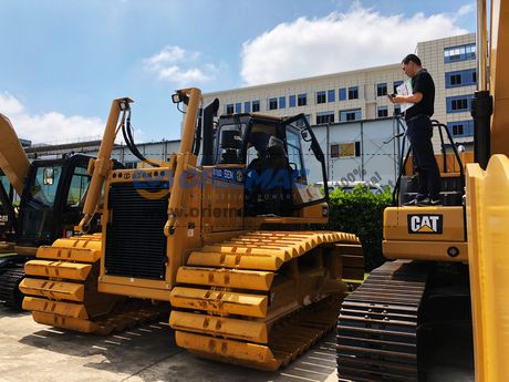 nEO_IMG_2018.06.20-Chile Customer Visit PENGPU Factory for Bulldozer(Betty Ding) (2)