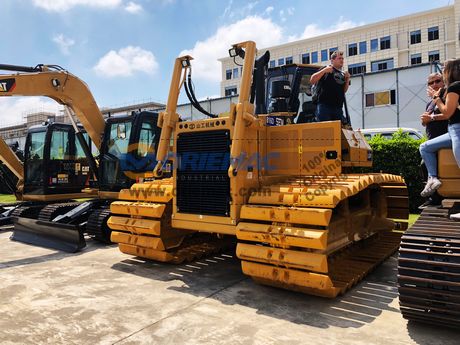 nEO_IMG_2018.06.20-Chile Customer Visit PENGPU Factory for Bulldozer(Betty Ding) (6)