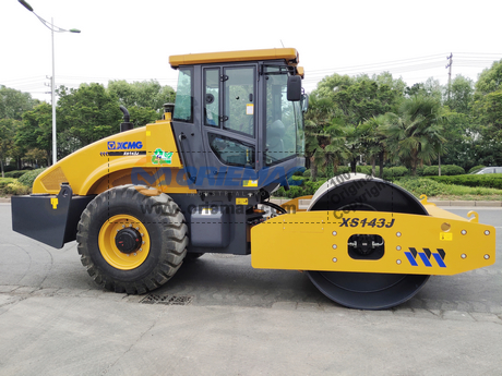1 Unit XCMG Road Roller XS143J
