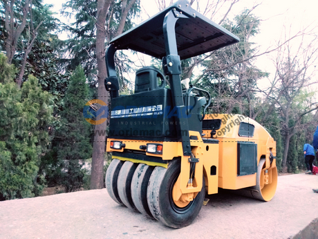 LUTONG LTC204P Road Roller