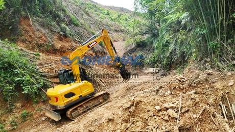 XCMG XE85GF Excavator Riding on The Mountain!