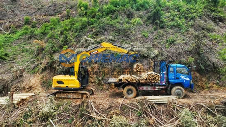 XCMG XE85GF Excavator Riding on The Mountain!