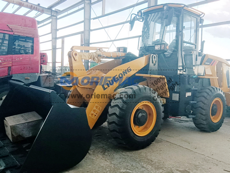 LIUGONG Wheel Loader CLG840H & 8 SHACMAN Concrete Mixer