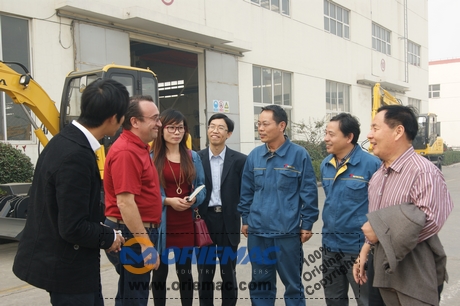 Mexico Clients Visited Wolwa Factory for Wheeled Excavators_1