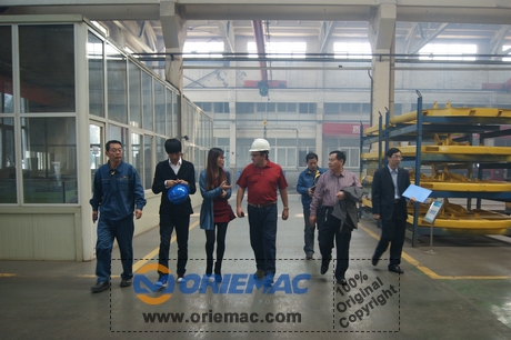 Mexico Clients Visited Wolwa Factory for Wheeled Excavators_2