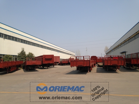 2015-03-26 New Zealand Customer Visited Shandong HUAYU Trailer Factory_4