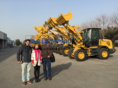 Philippine Clients Visited XCMG Factory to Inspect Telehandler_2