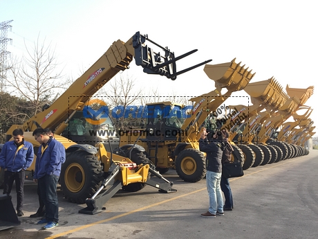 Philippine Clients Visited XCMG Factory to Inspect Telehandler_3