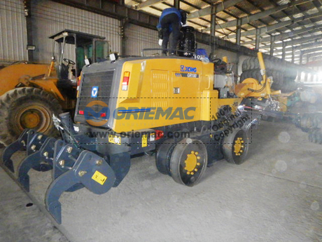 nEO_IMG_20201106_Algeria 1 XCMG GR180 Motor Grader (69)