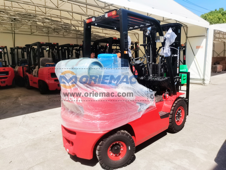 HANGCHA Forklifts and 2 HANGCHA Scissor Lifts