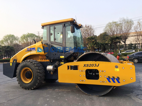 XCMG GR1003 Motor Grader & XS203J Road Roller