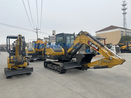 El Salvador - 2 Units XCMG GR2205T Motor Grader & Crawler Excavator