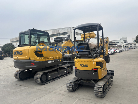 El Salvador - 2 Units XCMG GR2205T Motor Grader & Crawler Excavator