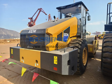 Nigeria - 1 Unit SEM 522F Road Roller